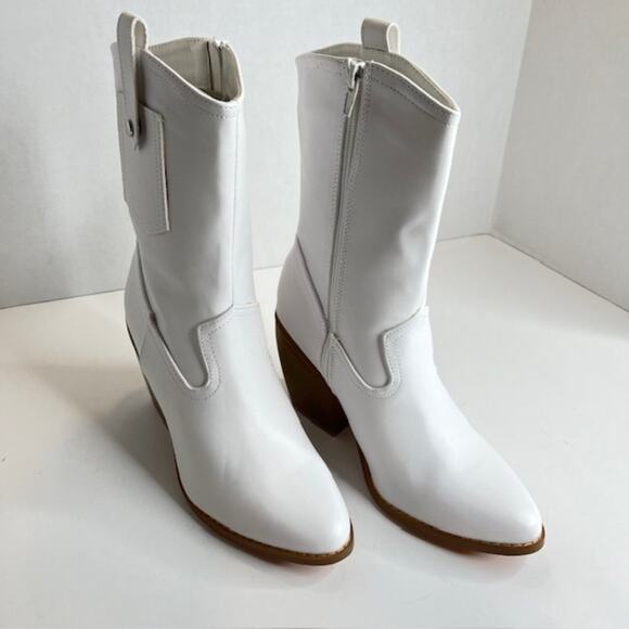 Sleek New Sz 7.5 White Cowboy Boots Ready to Ride. - Picture 11 of 12